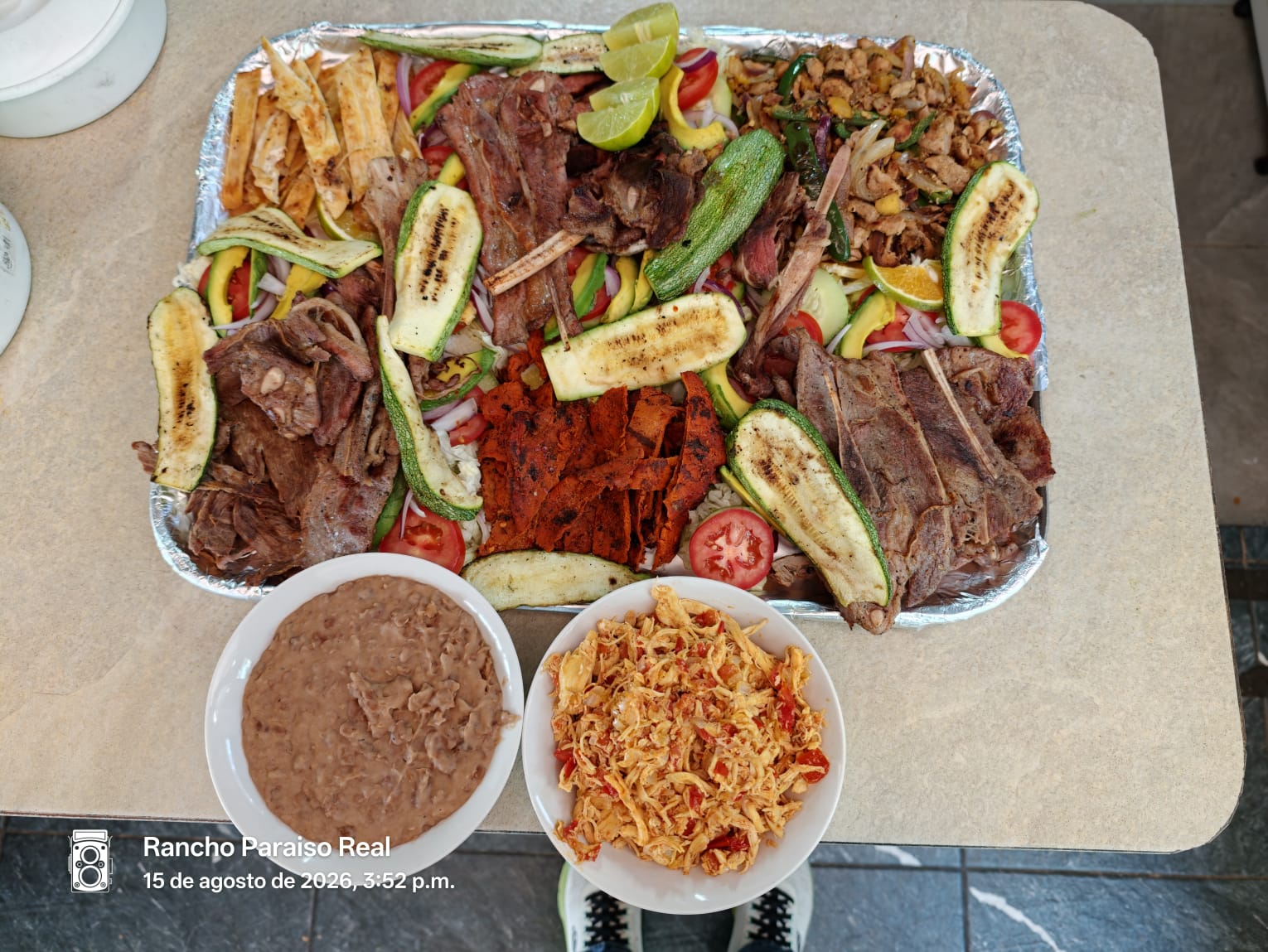 Carne asada y complementos.