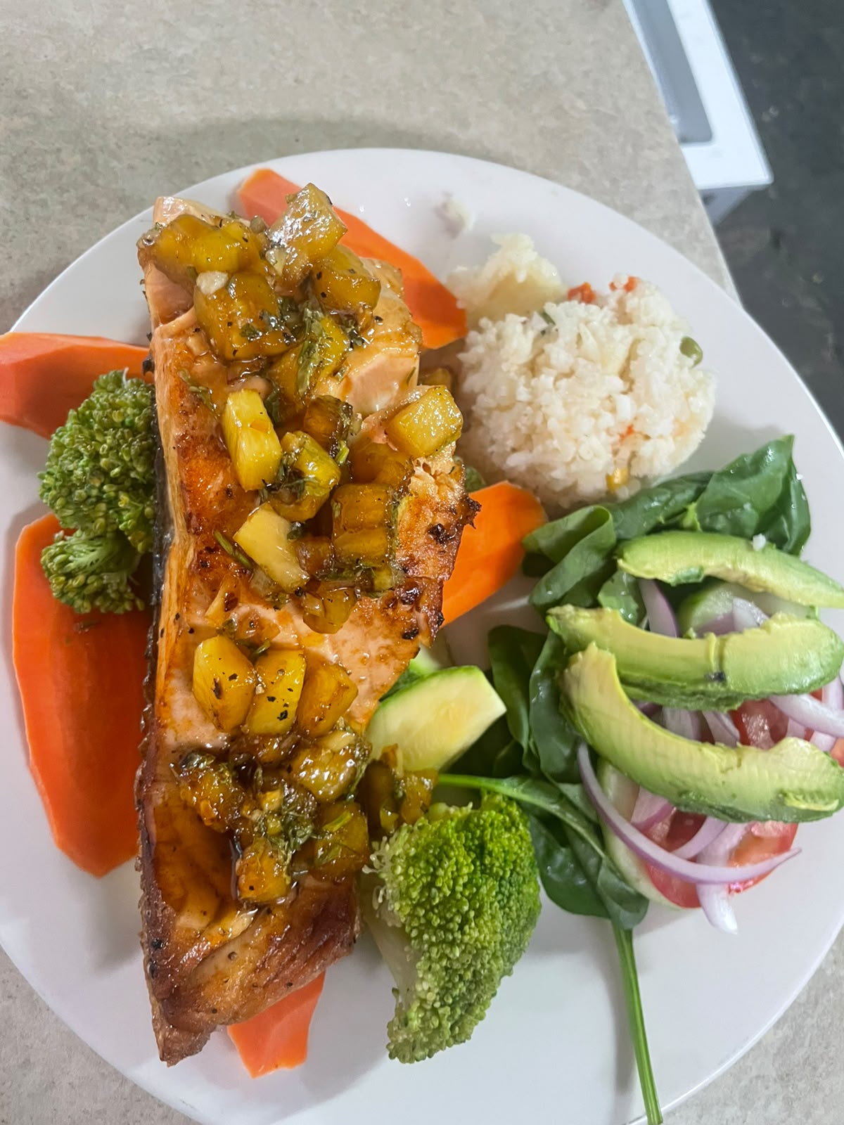 Salmón en salsa de piña